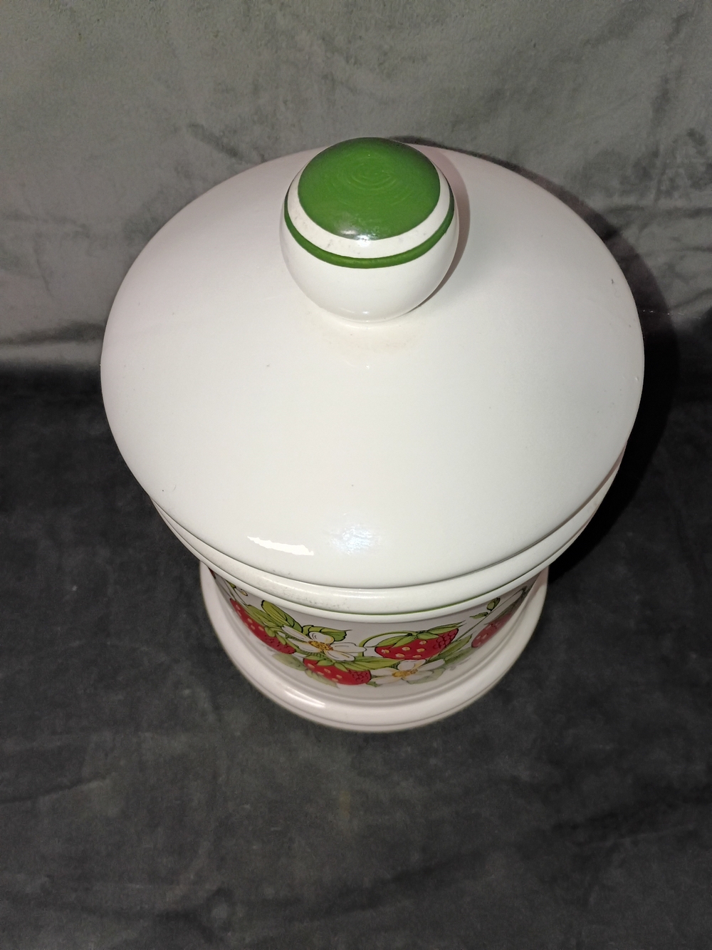 Vintage 70s Sears Strawberry Fields Canister Approx. 10in Tall x 6in Wide EUC - Picture 3 of 9